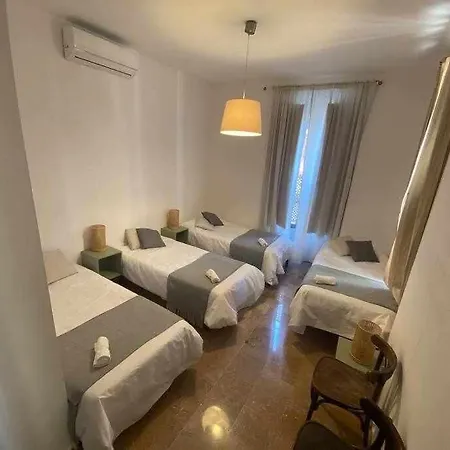 Casa Rodrigo De Triana Bajo B * Sewilla